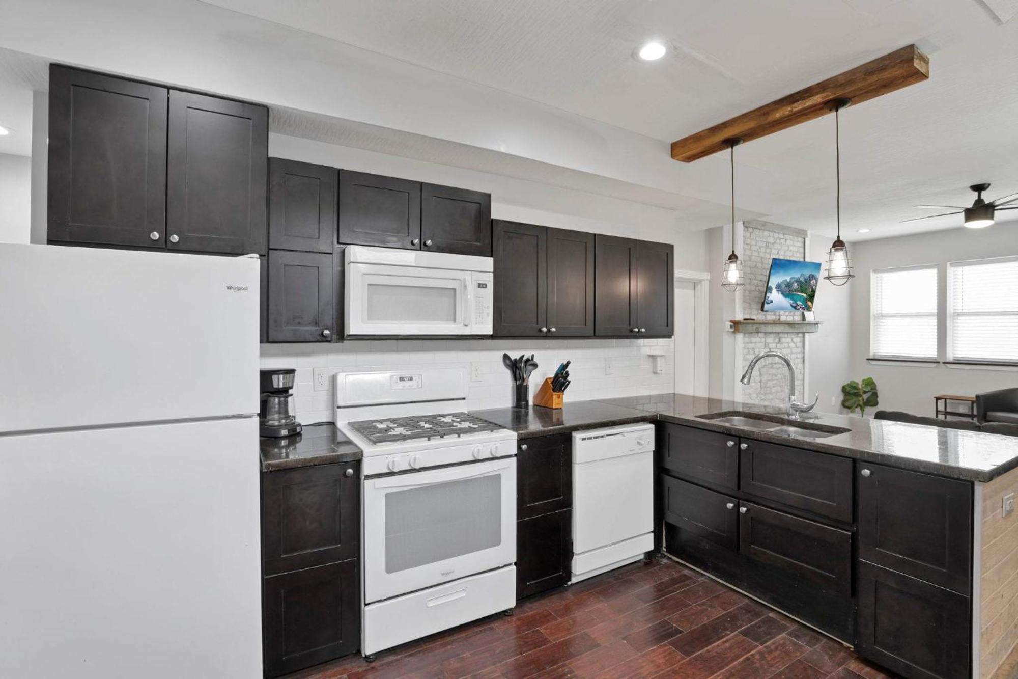 Housepitality - The Urban Roost 1 - Modern Holiday home