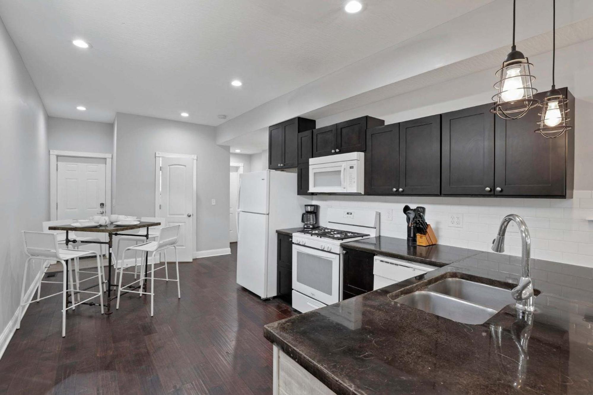 Housepitality - The Urban Roost 1 - Modern Holiday home *